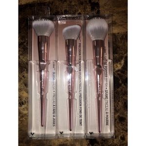 Wet n Wild makeup brushes